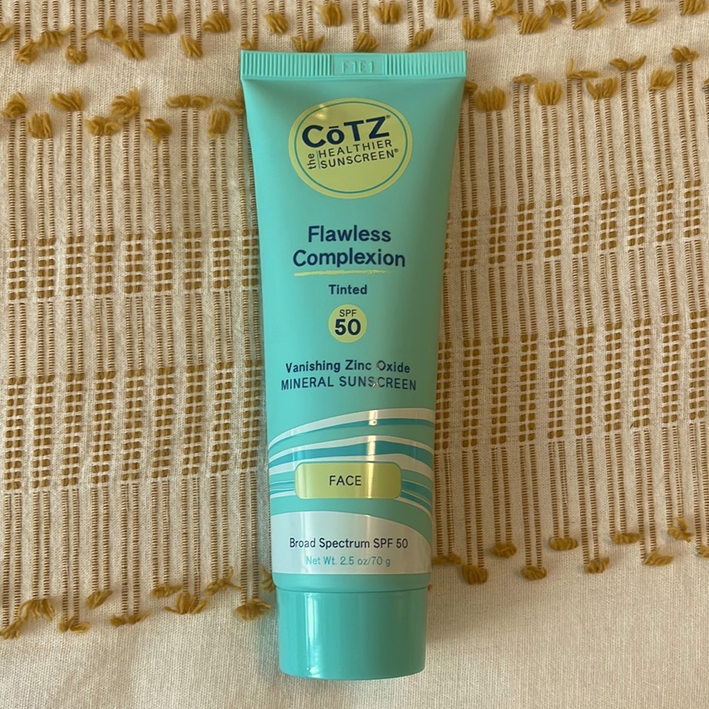 Cotz flawless complexion tinted spf 50 - Mineral sunscreen